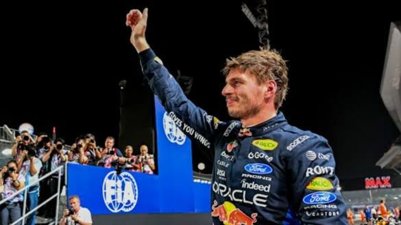 F1 Singapur'da kazanan Verstappen