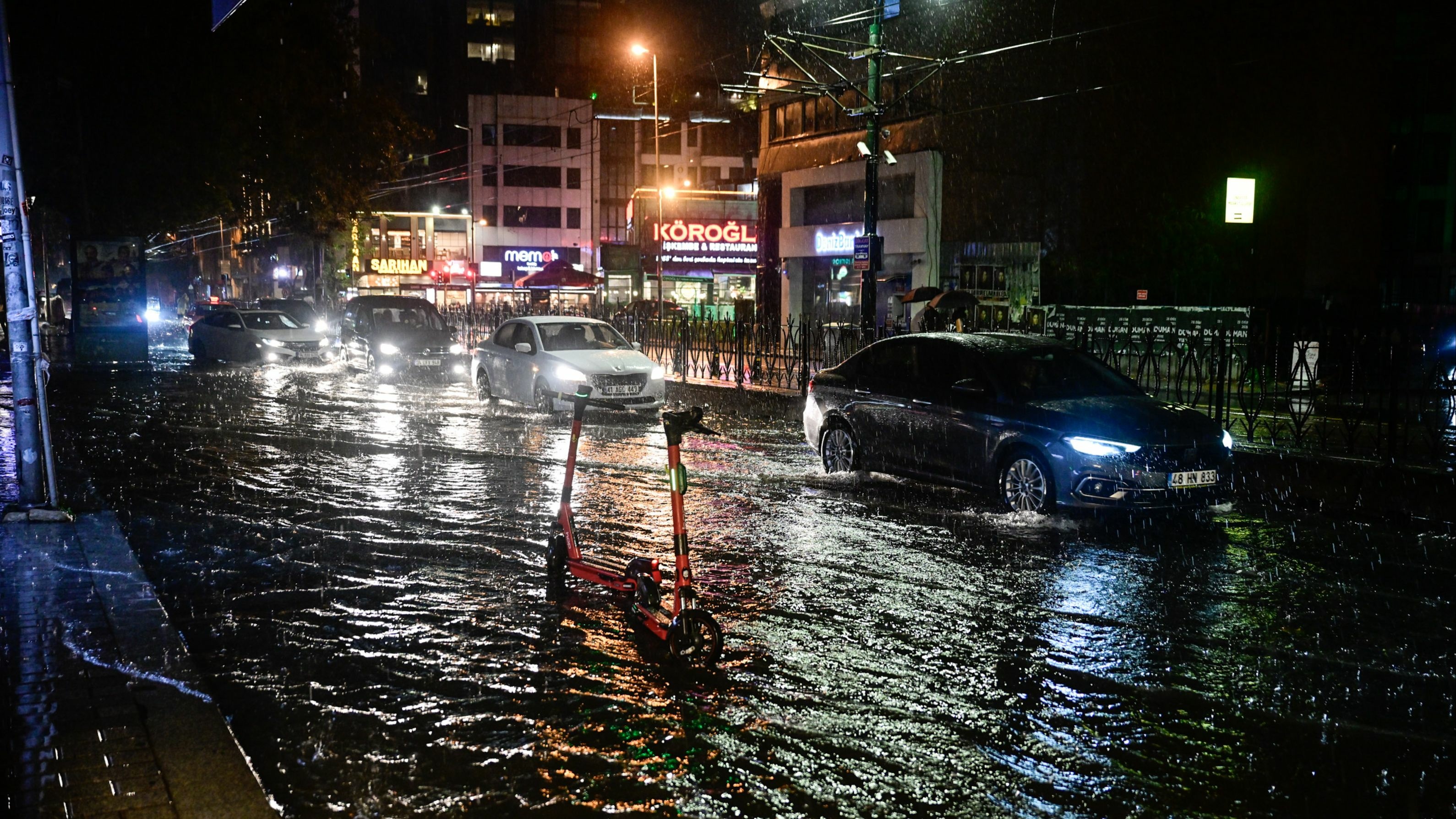 İstanbul'da okullar tatil, Vali'den "evde kalın" uyarısı
