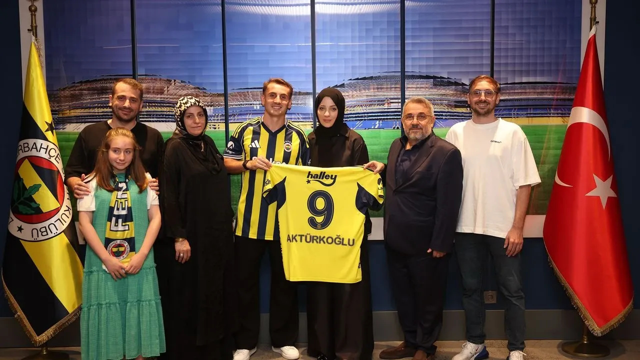Kerem Aktürkoğlu resmen Fenerbahçe'de