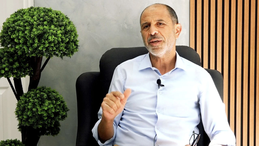 Özersay uyardı: Limanlarda 300 tır bekliyor