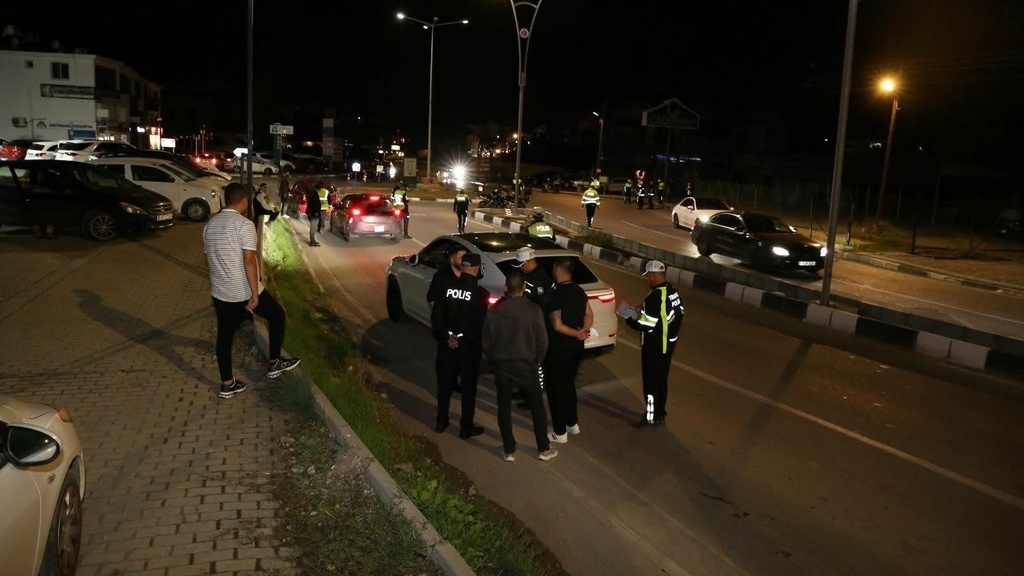 Beş ilçede asayiş ve trafik denetimi: 37 tutuklama