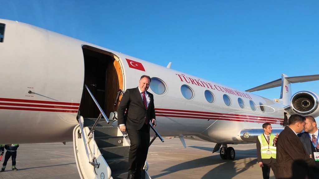 Öztürkler, TÜRKPA için Kurtulmuş'un resmi uçağı ile Bişkek'te