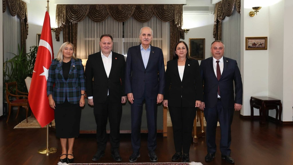 Öztürkler ve Kurtulmuş'tan Bişkek Büyükelçiliği'ne ziyaret