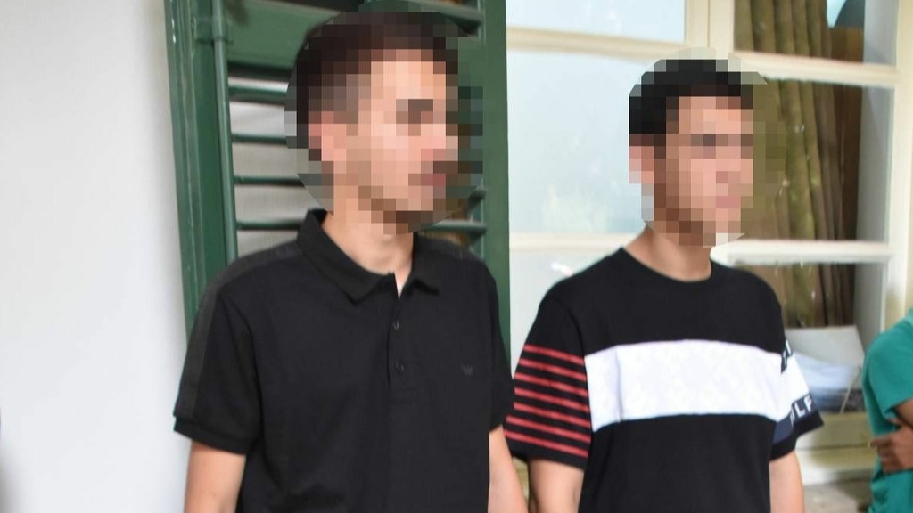 Ülkeye turist olarak gelip araç kundaklamışlardı: 19 ve 20 yaşındaki zanlılar cezaevine gönderildi