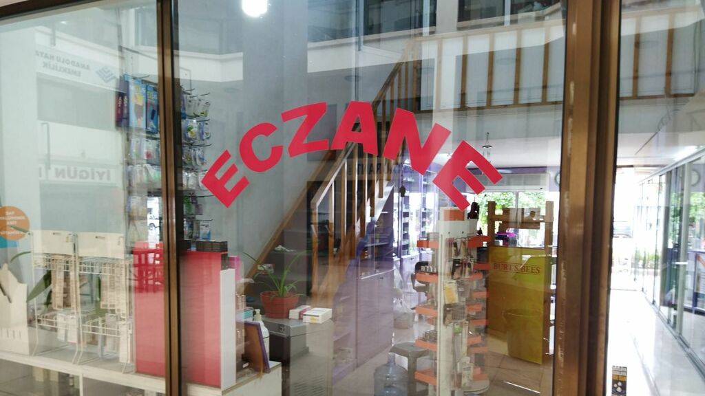 Eczanelerin yeni çalışma saatleri açıklandı