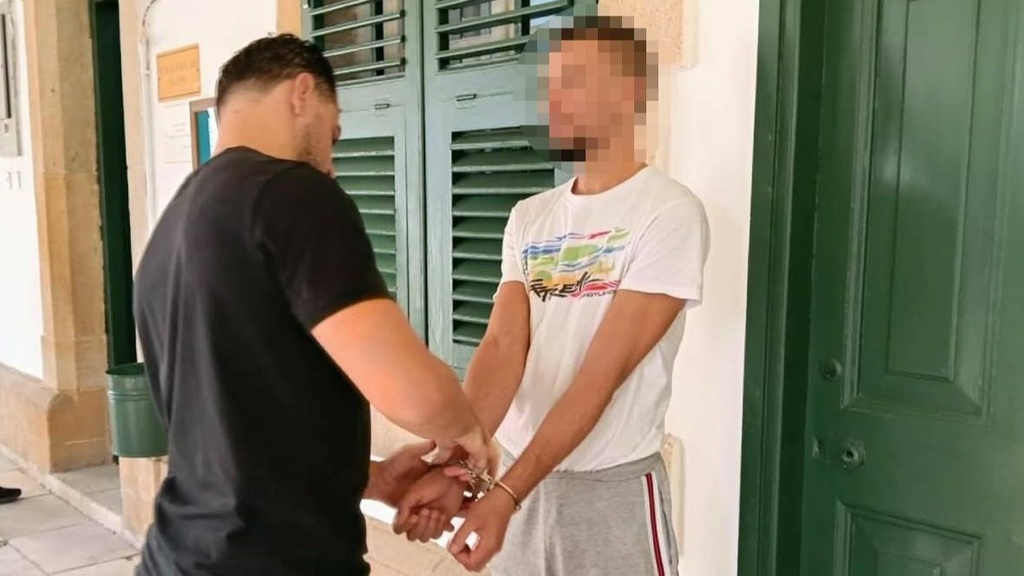 Güney'den aldığı uyuşturucuyu Kuzey'deki adrese bırakamadan yakalandı