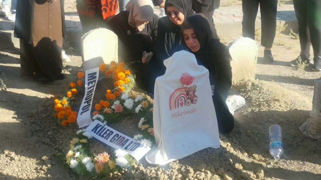 "Onca bebek zehirlendi, biri öldü; utanmadı, istifa etmedi ama oyu beğenmeyince geri çekildi"