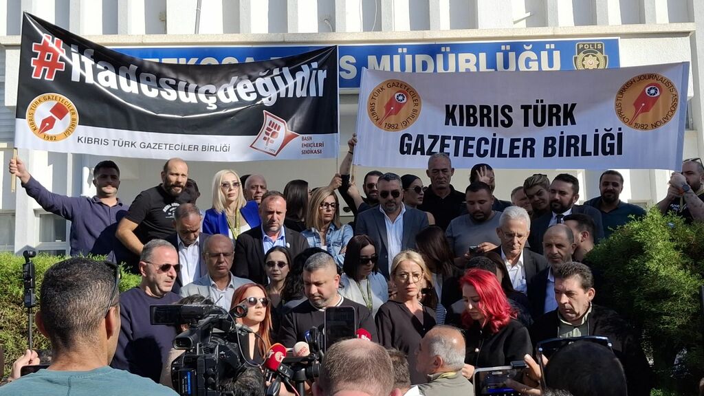 Gazeteciler saldırılara karşı ses yükseltti