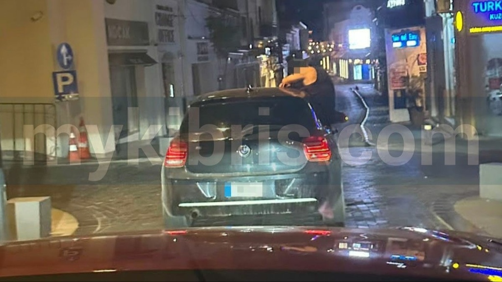 Girne'de dikkat çeken görüntü: Tehlikeli yolculuk