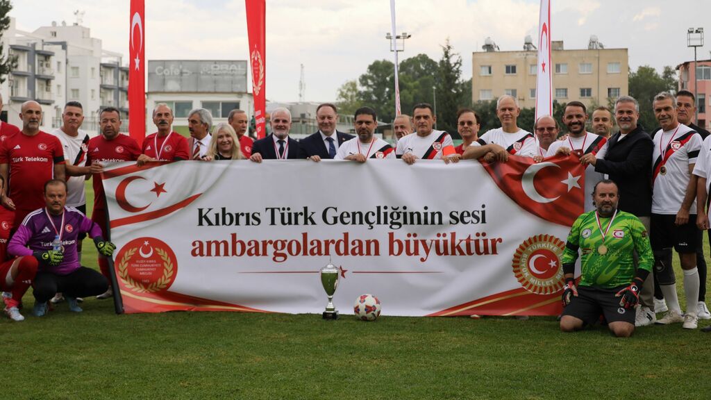 KKTC ve Türkiye'den ambargolara karşı yeşil sahadan net mesaj: İki Cumhuriyet, Tek Yürek