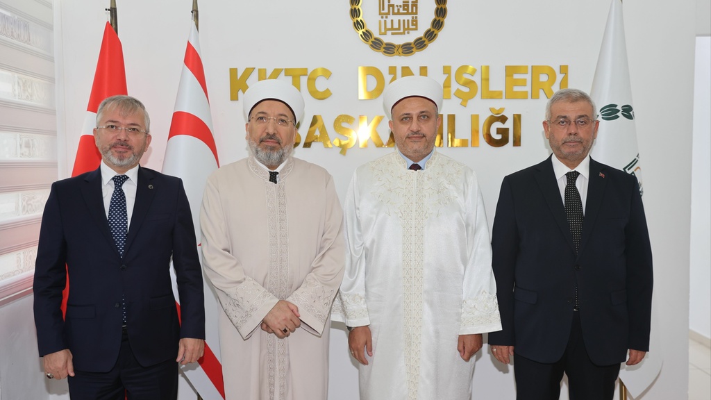 Arpaguş'tan Din İşleri Başkanı Hakan Moral'a ziyaret Arpaguş'tan Din İşleri Başkanı Hakan Moral'a ziyaret