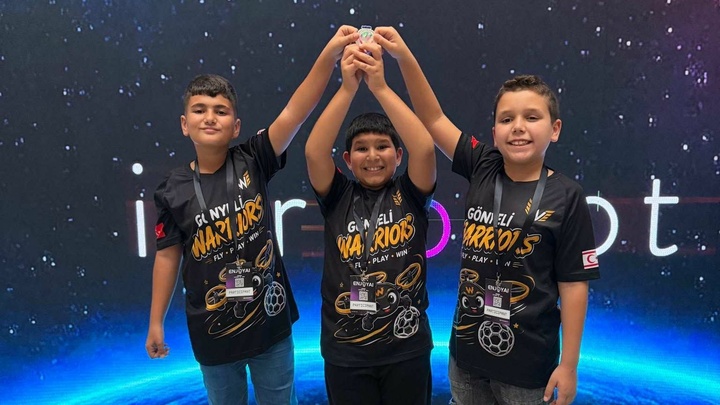 Kıbrıs Robofest öğrencileri Avrupa Drone Futbolu'nda zirvede