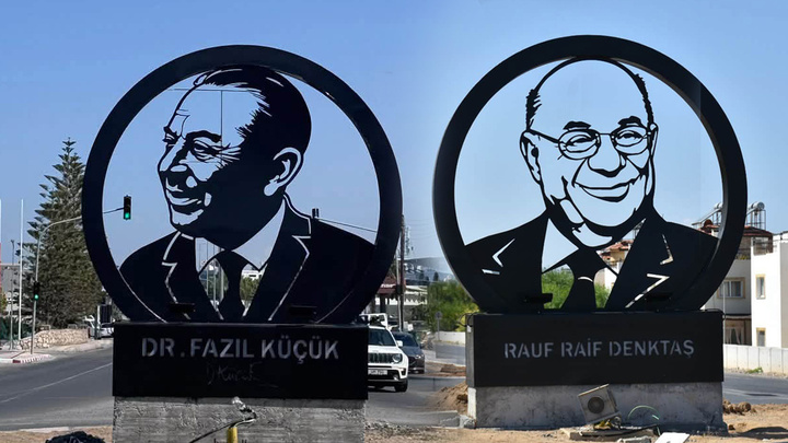 Alsancak ve Lapta'ya Küçük ve Denktaş'ın metal portreleri yerleştirildi