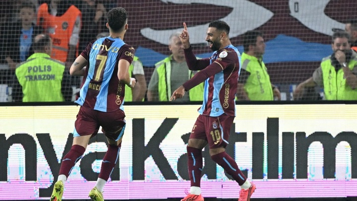 Trabzonspor, Salah'ın "hat-trick" yaptığı maçta Galatasaray'ı 4-0 mağlup etti