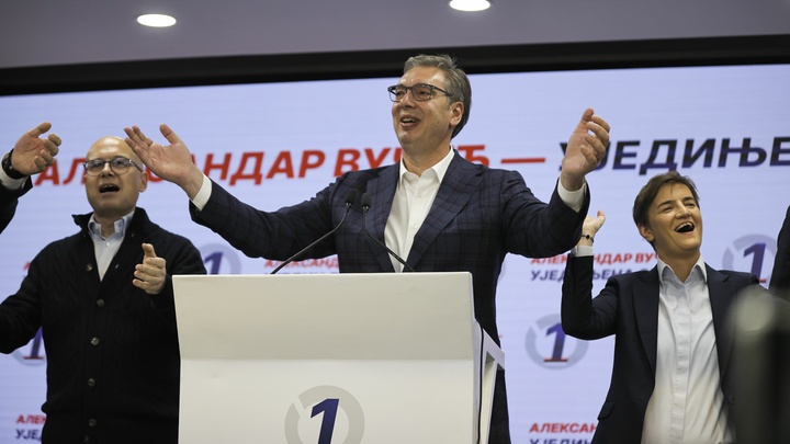 Sırbistan'da 12 yıllık iktidar sona erdi: Vucic, yenilgiyi kabul etti
