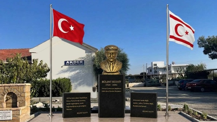 Bülent Ecevit'in büstü Akçay'da yerini alacak