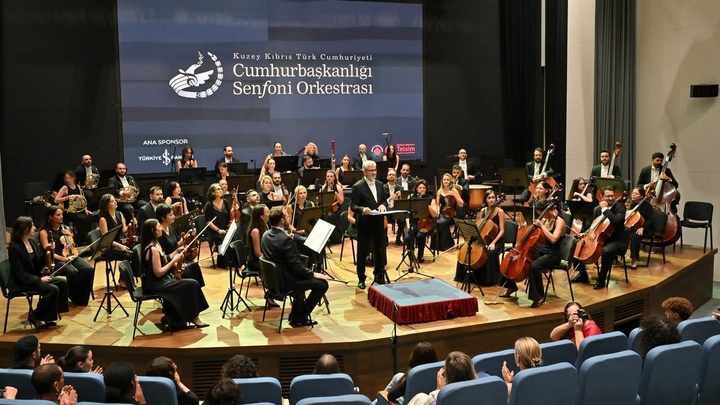 Cumhurbaşkanlığı Senfoni Orkestrası sezon açılışını yaptı, Erhürman da izledi