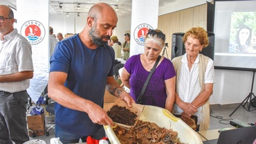 Girne Belediyesi'nden ata tohumu dağıtımı
