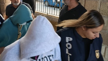"Alkollü mama skandalı" ile ilgili iki davaya erteleme