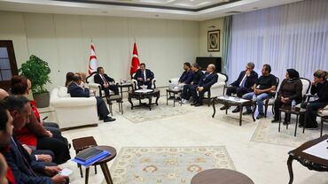 Yılmaz, kayıp yakınlarıyla bir araya geldi