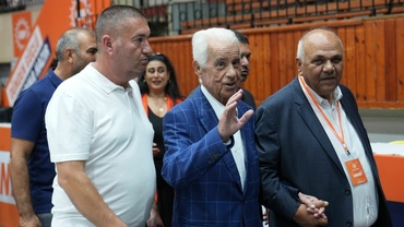 "İnsanların fedakarlıklarıyla büyüyen siyasi yapıların, kişisel hesapların gölgesinde kalabildiğine tanıklık ettim"