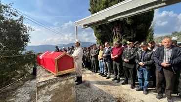 İzmir'de vefat eden Kıbrıs gazisi son yolculuğuna uğurlandı