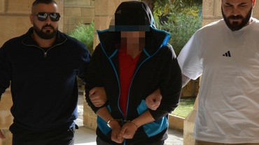 Evinde ne ararsan var: Silahlar, mermiler, çeşitli türden uyuşturucular...