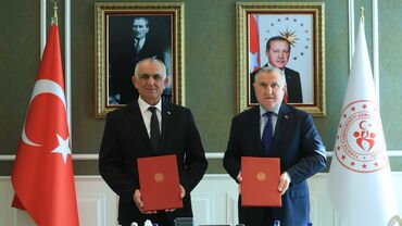 Bakanlar protokolü imzaladı: İki yeni yurt yapılacak