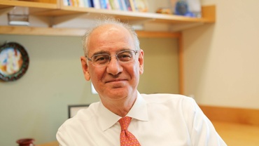 Harvard'ın 390 yıllık tarihinde bir ilk: Kıbrıslı Türk bilim insanı dekan oldu