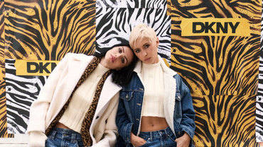 DKNY Sonbahar 2026 kampanyasını Iris Law ve Amelia Gray ile sundu